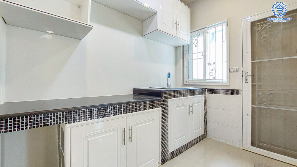 *****บ้านเดี่ยวมือสอง โครงการ เซนโทร ชัยพฤกษ์-แจ้งวัฒนะ หลังมุม เนื้อที่กว้าง 57.50 ตร.ว. ฟังก์ชัน 4 ห้องนอน 3 ห้องน้ำ 2 ที่จอดรถ ภายในสภาพดีมาก แถมฟรี! เครื่องปรับอากาศ บนทำเลดี เชื่อมต่อถนนสะพานนนทบุรี-บางบัวทอง ถนนชัยพฤกษ์ ถนนราชพฤกษ์ ใกล้จุดขึ้นทางด่วน "แจ้งวัฒนะ"