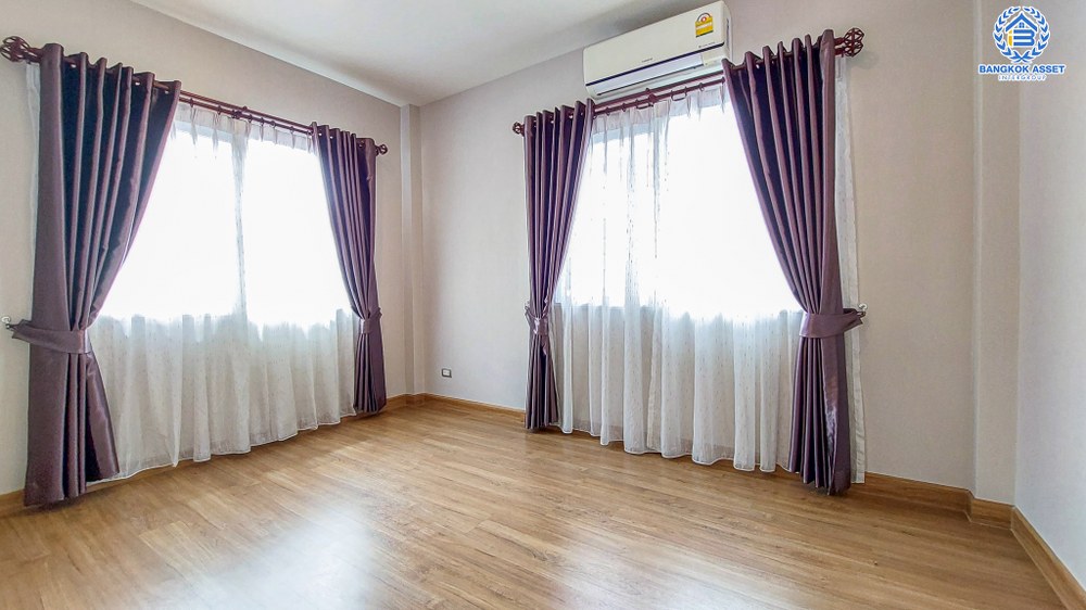 *****บ้านเดี่ยวมือสอง โครงการ เซนโทร ชัยพฤกษ์-แจ้งวัฒนะ หลังมุม เนื้อที่กว้าง 57.50 ตร.ว. ฟังก์ชัน 4 ห้องนอน 3 ห้องน้ำ 2 ที่จอดรถ ภายในสภาพดีมาก แถมฟรี! เครื่องปรับอากาศ บนทำเลดี เชื่อมต่อถนนสะพานนนทบุรี-บางบัวทอง ถนนชัยพฤกษ์ ถนนราชพฤกษ์ ใกล้จุดขึ้นทางด่วน "แจ้งวัฒนะ"