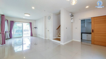 *****บ้านเดี่ยวมือสอง โครงการ เซนโทร ชัยพฤกษ์-แจ้งวัฒนะ หลังมุม เนื้อที่กว้าง 57.50 ตร.ว. ฟังก์ชัน 4 ห้องนอน 3 ห้องน้ำ 2 ที่จอดรถ ภายในสภาพดีมาก แถมฟรี! เครื่องปรับอากาศ บนทำเลดี เชื่อมต่อถนนสะพานนนทบุรี-บางบัวทอง ถนนชัยพฤกษ์ ถนนราชพฤกษ์ ใกล้จุดขึ้นทางด่วน "แจ้งวัฒนะ"