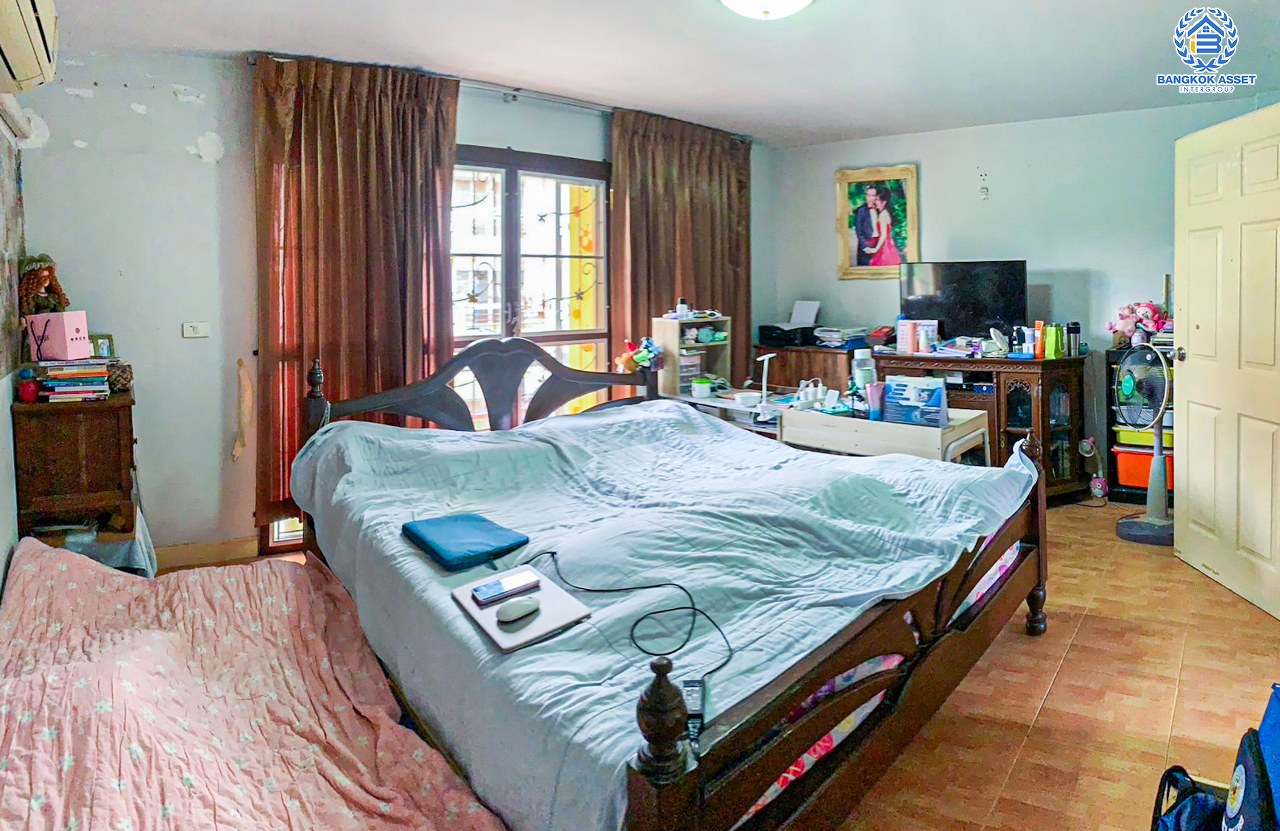 *****ทาวน์โฮมมือสองนนทบุรี หมู่บ้าน ศิขรินทร์ บางกรวย-ไทรน้อย เนื้อที่กว้างมากถึง 32.5 ตร.ว. ฟังก์ชัน 4 ห้องนอน 3 ห้องน้ำ 1 ที่จอดรถ แบ่งสัดส่วนชัดเจน บนทำเลเดินทางสะดวก เชื่อมต่อ ถ.บางกรวย-ไทรน้อย ใกล้ทางพิเศษ ประจิมรัถยา และรถไฟฟ้าสายสีแดง "สถานีบางบำหรุ" เพียง 15 นาที