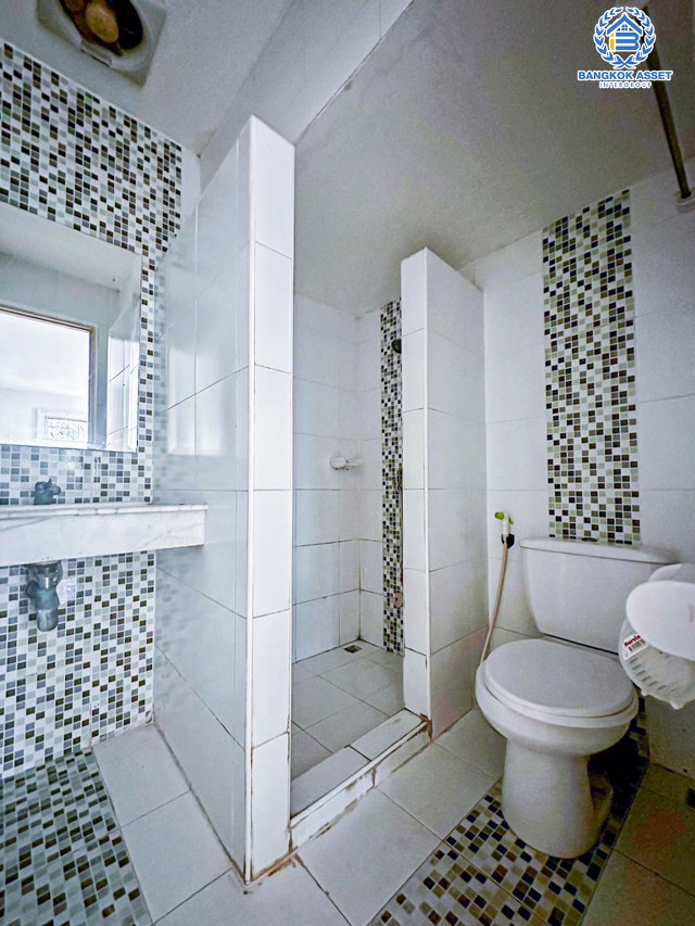 *****ทาวน์เฮ้าส์มือสองสมุทรสาคร หมู่บ้าน กานดา บ้านริมคลอง พระราม2 หลังมุม! เนื้อที่กว้างขวางถึง 52.7 ตร.ว. ฟังก์ชัน 4 ห้องนอน 2 ห้องน้ำ 1 ที่จอดรถ เนื้อที่รอบบ้านเยอะมาก บนทำเลดี เชื่อมต่อ ถนนพระราม2, ถนนกาญจนาภิเษก ใกล้จุดขึ้นทางด่วน "สมุทรสาคร" จองเลย!