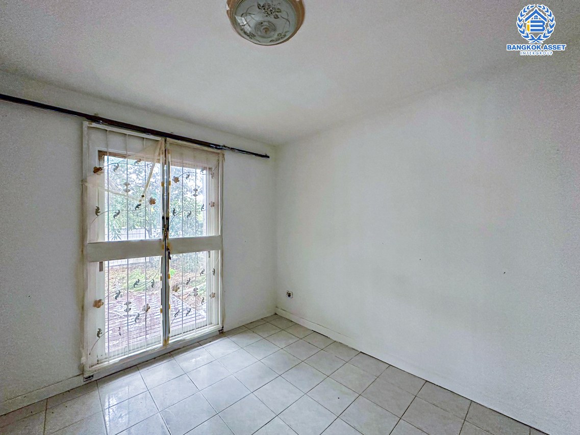 *****ทาวน์เฮ้าส์มือสองสมุทรสาคร หมู่บ้าน กานดา บ้านริมคลอง พระราม2 หลังมุม! เนื้อที่กว้างขวางถึง 52.7 ตร.ว. ฟังก์ชัน 4 ห้องนอน 2 ห้องน้ำ 1 ที่จอดรถ เนื้อที่รอบบ้านเยอะมาก บนทำเลดี เชื่อมต่อ ถนนพระราม2, ถนนกาญจนาภิเษก ใกล้จุดขึ้นทางด่วน "สมุทรสาคร" จองเลย!