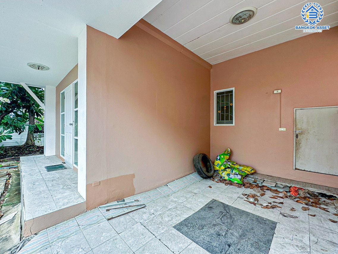 *****ทาวน์เฮ้าส์มือสองสมุทรสาคร หมู่บ้าน กานดา บ้านริมคลอง พระราม2 หลังมุม! เนื้อที่กว้างขวางถึง 52.7 ตร.ว. ฟังก์ชัน 4 ห้องนอน 2 ห้องน้ำ 1 ที่จอดรถ เนื้อที่รอบบ้านเยอะมาก บนทำเลดี เชื่อมต่อ ถนนพระราม2, ถนนกาญจนาภิเษก ใกล้จุดขึ้นทางด่วน "สมุทรสาคร" จองเลย!