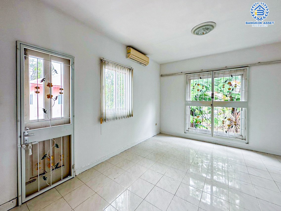 *****ทาวน์เฮ้าส์มือสองสมุทรสาคร หมู่บ้าน กานดา บ้านริมคลอง พระราม2 หลังมุม! เนื้อที่กว้างขวางถึง 52.7 ตร.ว. ฟังก์ชัน 4 ห้องนอน 2 ห้องน้ำ 1 ที่จอดรถ เนื้อที่รอบบ้านเยอะมาก บนทำเลดี เชื่อมต่อ ถนนพระราม2, ถนนกาญจนาภิเษก ใกล้จุดขึ้นทางด่วน "สมุทรสาคร" จองเลย!