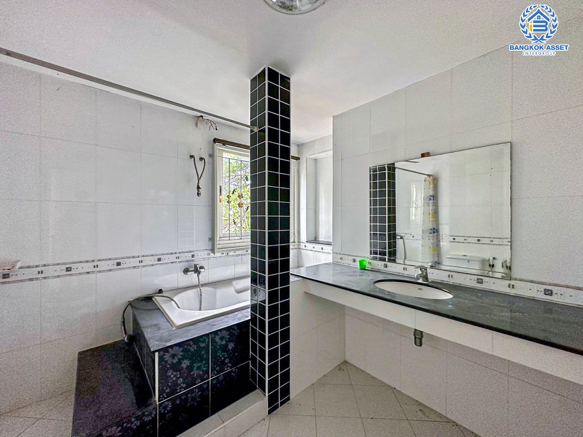 *****ทาวน์เฮ้าส์มือสองสมุทรสาคร หมู่บ้าน กานดา บ้านริมคลอง พระราม2 หลังมุม! เนื้อที่กว้างขวางถึง 52.7 ตร.ว. ฟังก์ชัน 4 ห้องนอน 2 ห้องน้ำ 1 ที่จอดรถ เนื้อที่รอบบ้านเยอะมาก บนทำเลดี เชื่อมต่อ ถนนพระราม2, ถนนกาญจนาภิเษก ใกล้จุดขึ้นทางด่วน "สมุทรสาคร" จองเลย!