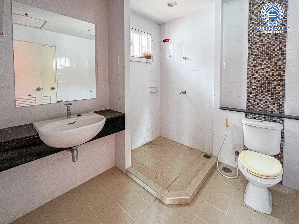 *****บ้านเดี่ยวมือสองนนทบุรี โครงการ พฤกษาวิลเลจ10 บางใหญ่ เนื้อที่กว้างถึง 51 ตร.ว. ฟังก์ชัน 3 ห้องนอน 2 ห้องน้ำ 1 จอดรถ ลดความวุ่ยวาย เพิ่มความเป็นส่วนตัว! บนทำเลแห่งการเดินทาง ใกล้เซ็นทรัลเวสต์เกต, รถไฟฟ้าสายสีม่วง "สถานีตลาดบางใหญ่" และทางด่วน "ศรีรัช"