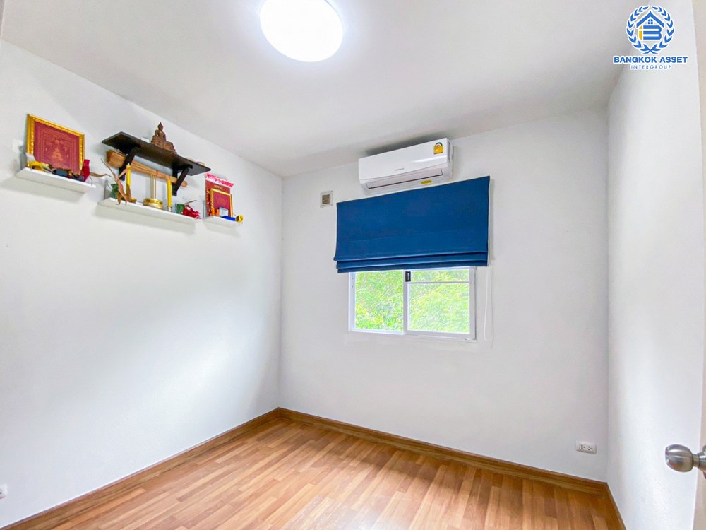 *****ทาวน์เฮ้าส์มือสอง โครงการ เดอะคอนเนค พระราม5 เนื้อที่กว้าง 22.90 ตร.ว. ฟังก์ชัน 3 ห้องนอน 2 ห้องน้ำ 2 ที่จอดรถ ภายในสภาพดีเยี่ยม พร้อมอยู่ บนทำเลดี เชื่อมต่อถนนนครอินทร์ ถนนบางกรวย-ไทรน้อย ถนนพิบูลสงคราม ใกล้รถไฟฟ้าสายสีม่วง "สถานีแยกติวานนท์" และจุดขึ้นทางด่วน "ศรีรัช"