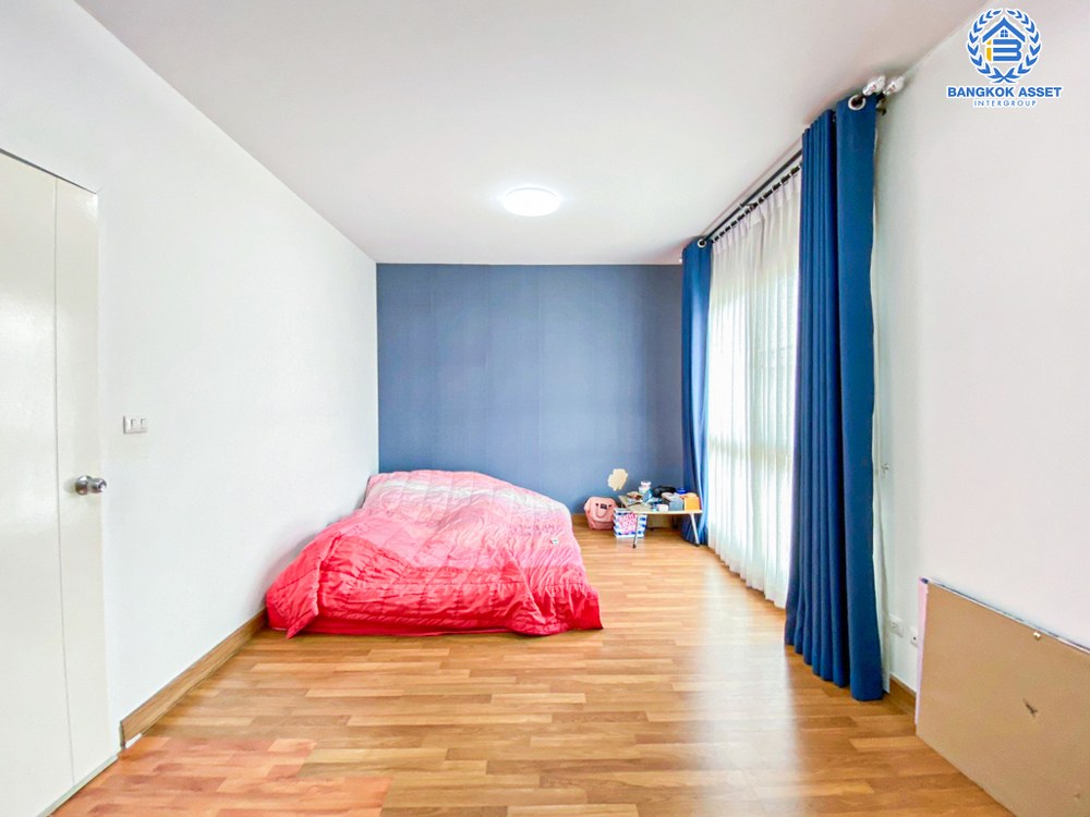 *****ทาวน์เฮ้าส์มือสอง โครงการ เดอะคอนเนค พระราม5 เนื้อที่กว้าง 22.90 ตร.ว. ฟังก์ชัน 3 ห้องนอน 2 ห้องน้ำ 2 ที่จอดรถ ภายในสภาพดีเยี่ยม พร้อมอยู่ บนทำเลดี เชื่อมต่อถนนนครอินทร์ ถนนบางกรวย-ไทรน้อย ถนนพิบูลสงคราม ใกล้รถไฟฟ้าสายสีม่วง "สถานีแยกติวานนท์" และจุดขึ้นทางด่วน "ศรีรัช"