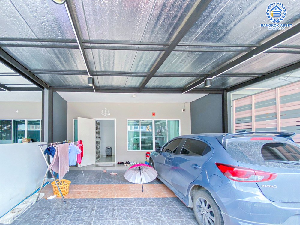 *****ทาวน์เฮ้าส์มือสอง โครงการ เดอะคอนเนค พระราม5 เนื้อที่กว้าง 22.90 ตร.ว. ฟังก์ชัน 3 ห้องนอน 2 ห้องน้ำ 2 ที่จอดรถ ภายในสภาพดีเยี่ยม พร้อมอยู่ บนทำเลดี เชื่อมต่อถนนนครอินทร์ ถนนบางกรวย-ไทรน้อย ถนนพิบูลสงคราม ใกล้รถไฟฟ้าสายสีม่วง "สถานีแยกติวานนท์" และจุดขึ้นทางด่วน "ศรีรัช"