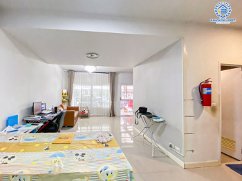 *****ทาวน์เฮ้าส์มือสอง โครงการ เดอะคอนเนค พระราม5 เนื้อที่กว้าง 22.90 ตร.ว. ฟังก์ชัน 3 ห้องนอน 2 ห้องน้ำ 2 ที่จอดรถ ภายในสภาพดีเยี่ยม พร้อมอยู่ บนทำเลดี เชื่อมต่อถนนนครอินทร์ ถนนบางกรวย-ไทรน้อย ถนนพิบูลสงคราม ใกล้รถไฟฟ้าสายสีม่วง "สถานีแยกติวานนท์" และจุดขึ้นทางด่วน "ศรีรัช"