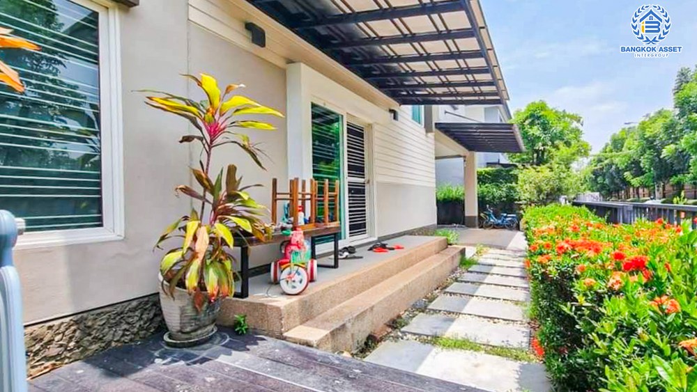 *****บ้านเดี่ยวมือสอง โครงการ คาซ่า เลเจ้นท์ พระราม5-ราชพฤกษ์ เนื้อที่กว้าง 57.40 ตร.ว. ฟังก์ชัน 4 ห้องนอน 3 ห้องน้ำ 2 ที่จอดรถ บ้านหลังใหญ่ พร้อมเข้าอยู่ บนทำเลเดินทางสะดวก เชื่อมต่อถนนนครอินทร์ ถนนบางกรวย-ไทรน้อย ถนนราชพฤกษ์ ใกล้รถไฟฟ้าสายสีม่วง "สถานีแยกติวานนท์" และจุดขึ้นทางด่วน "ศรีรัช"