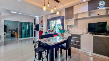 *****บ้านเดี่ยวมือสอง โครงการ คาซ่า เลเจ้นท์ พระราม5-ราชพฤกษ์ เนื้อที่กว้าง 57.40 ตร.ว. ฟังก์ชัน 4 ห้องนอน 3 ห้องน้ำ 2 ที่จอดรถ บ้านหลังใหญ่ พร้อมเข้าอยู่ บนทำเลเดินทางสะดวก เชื่อมต่อถนนนครอินทร์ ถนนบางกรวย-ไทรน้อย ถนนราชพฤกษ์ ใกล้รถไฟฟ้าสายสีม่วง "สถานีแยกติวานนท์" และจุดขึ้นทางด่วน "ศรีรัช"