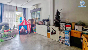 *****บ้านเดี่ยวมือสอง โครงการ คาซ่า เลเจ้นท์ พระราม5-ราชพฤกษ์ เนื้อที่กว้าง 57.40 ตร.ว. ฟังก์ชัน 4 ห้องนอน 3 ห้องน้ำ 2 ที่จอดรถ บ้านหลังใหญ่ พร้อมเข้าอยู่ บนทำเลเดินทางสะดวก เชื่อมต่อถนนนครอินทร์ ถนนบางกรวย-ไทรน้อย ถนนราชพฤกษ์ ใกล้รถไฟฟ้าสายสีม่วง "สถานีแยกติวานนท์" และจุดขึ้นทางด่วน "ศรีรัช"