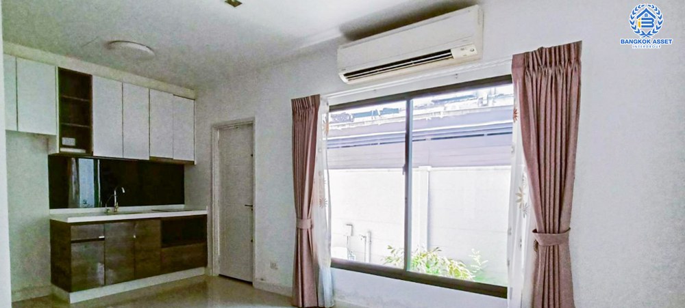 *****ทาวน์โฮม 3 ชั้นมือสอง โครงการ เพล็กซ์ วัชรพล เนื้อที่กว้าง 22 ตร.ว. ฟังก์ชัน 4 ห้องนอน 4 ห้องน้ำ 2 ที่จอดรถ บ้านเหมือนใหม่ โครงการร่มรื่น แถมฟรี! เครื่องปรับอากาศ บนทำเลดี เชื่อมต่อถนนร่วมมิตรพัฒนา ถนนรามอินทรา ถนนนวมินทร์ ใกล้เซ็นทรัล รามอินทรา และรถไฟฟ้าสายสีชมพู "สถานีวัชรพล"