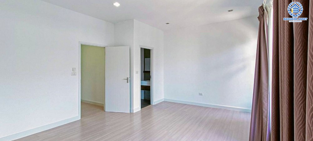 *****ทาวน์โฮม 3 ชั้นมือสอง โครงการ เพล็กซ์ วัชรพล เนื้อที่กว้าง 22 ตร.ว. ฟังก์ชัน 4 ห้องนอน 4 ห้องน้ำ 2 ที่จอดรถ บ้านเหมือนใหม่ โครงการร่มรื่น แถมฟรี! เครื่องปรับอากาศ บนทำเลดี เชื่อมต่อถนนร่วมมิตรพัฒนา ถนนรามอินทรา ถนนนวมินทร์ ใกล้เซ็นทรัล รามอินทรา และรถไฟฟ้าสายสีชมพู "สถานีวัชรพล"