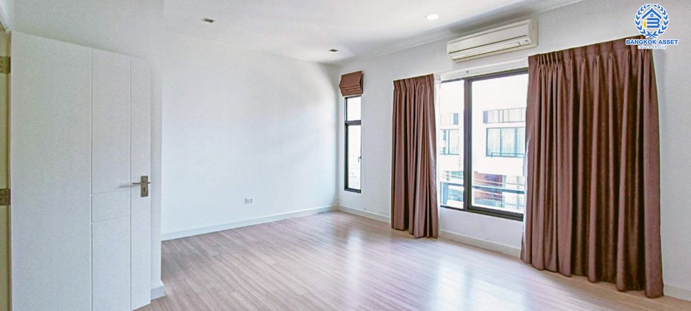 *****ทาวน์โฮม 3 ชั้นมือสอง โครงการ เพล็กซ์ วัชรพล เนื้อที่กว้าง 22 ตร.ว. ฟังก์ชัน 4 ห้องนอน 4 ห้องน้ำ 2 ที่จอดรถ บ้านเหมือนใหม่ โครงการร่มรื่น แถมฟรี! เครื่องปรับอากาศ บนทำเลดี เชื่อมต่อถนนร่วมมิตรพัฒนา ถนนรามอินทรา ถนนนวมินทร์ ใกล้เซ็นทรัล รามอินทรา และรถไฟฟ้าสายสีชมพู "สถานีวัชรพล"