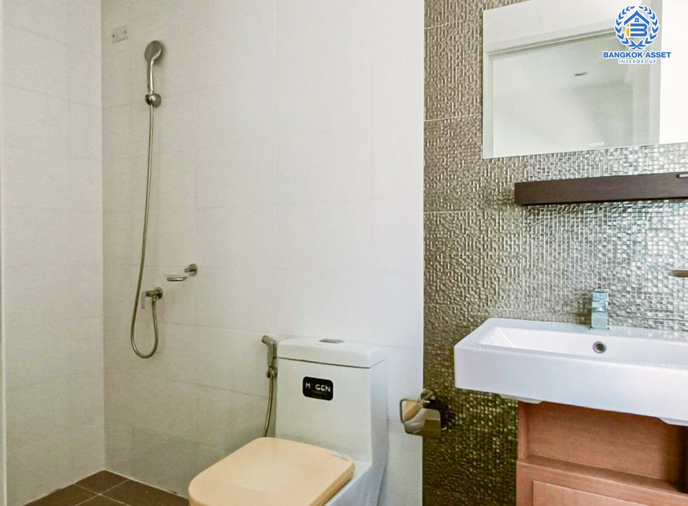 *****ทาวน์โฮม 3 ชั้นมือสอง โครงการ เพล็กซ์ วัชรพล เนื้อที่กว้าง 22 ตร.ว. ฟังก์ชัน 4 ห้องนอน 4 ห้องน้ำ 2 ที่จอดรถ บ้านเหมือนใหม่ โครงการร่มรื่น แถมฟรี! เครื่องปรับอากาศ บนทำเลดี เชื่อมต่อถนนร่วมมิตรพัฒนา ถนนรามอินทรา ถนนนวมินทร์ ใกล้เซ็นทรัล รามอินทรา และรถไฟฟ้าสายสีชมพู "สถานีวัชรพล"