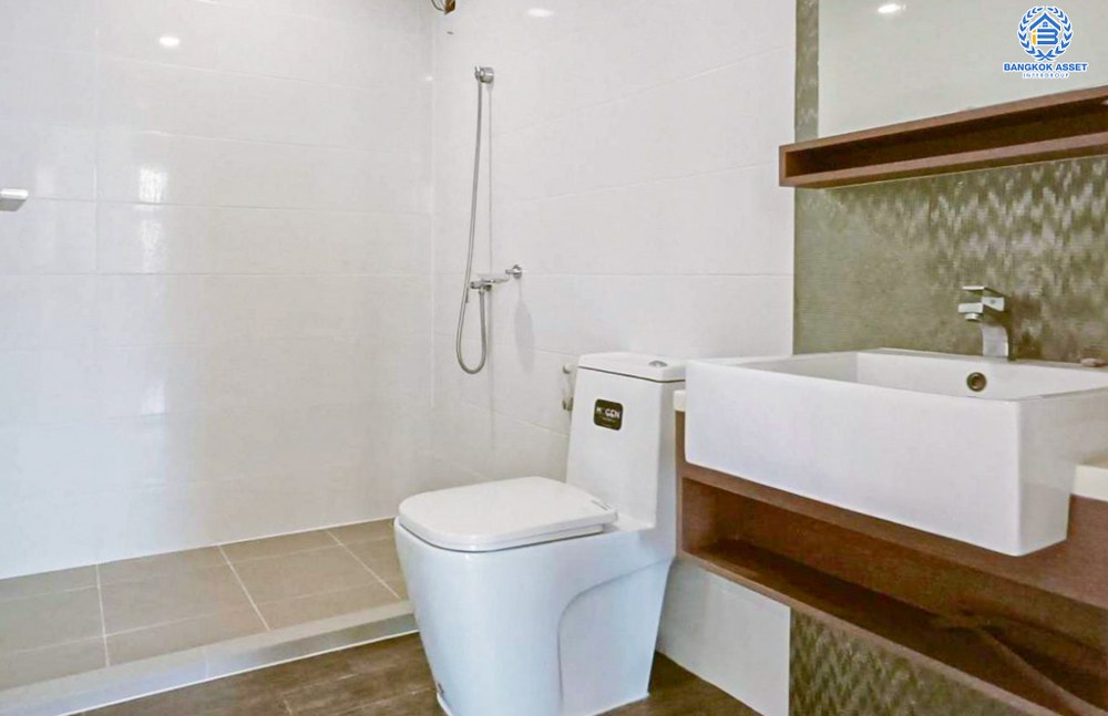 *****ทาวน์โฮม 3 ชั้นมือสอง โครงการ เพล็กซ์ วัชรพล เนื้อที่กว้าง 22 ตร.ว. ฟังก์ชัน 4 ห้องนอน 4 ห้องน้ำ 2 ที่จอดรถ บ้านเหมือนใหม่ โครงการร่มรื่น แถมฟรี! เครื่องปรับอากาศ บนทำเลดี เชื่อมต่อถนนร่วมมิตรพัฒนา ถนนรามอินทรา ถนนนวมินทร์ ใกล้เซ็นทรัล รามอินทรา และรถไฟฟ้าสายสีชมพู "สถานีวัชรพล"