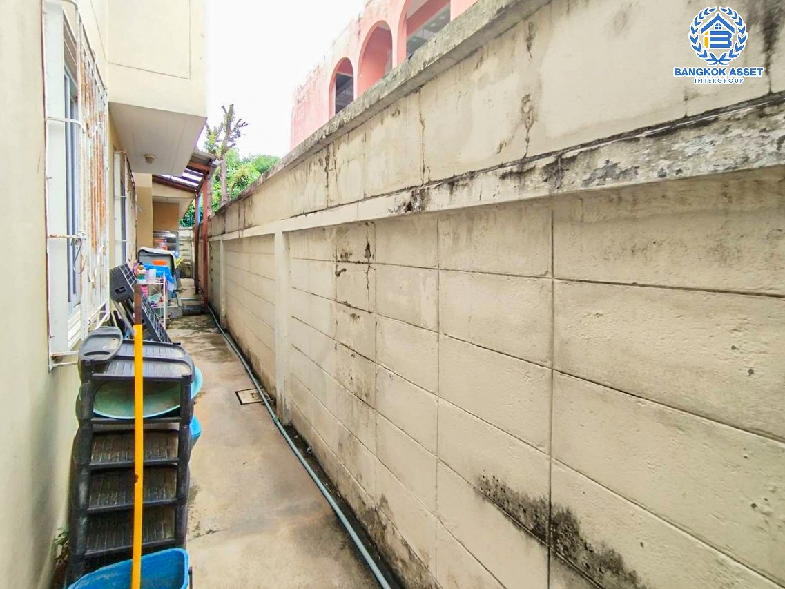 *****บ้านเดี่ยวมือสองกรุงเทพมหานคร โครงการ สุขใจ สุขุมวิท เนื้อที่กว้างขวางถึง 71 ตร.ว. ฟังก์ชัน 3 ห้องนอน 3 ห้องน้ำ 2 ที่จอดรถ แถมฟรี! 3 เครื่องปรับอากาศ 2 เครื่องทำน้ำอุ่น บนทำเลเดินทางสะดวก เชื่อมต่อถนนสุขุมวิท ใกล้รถไฟฟ้าสายสีเขียว "สถานีปุณณวิถี" และทางด่วน "รามอินทรา-อาจณรงค์"