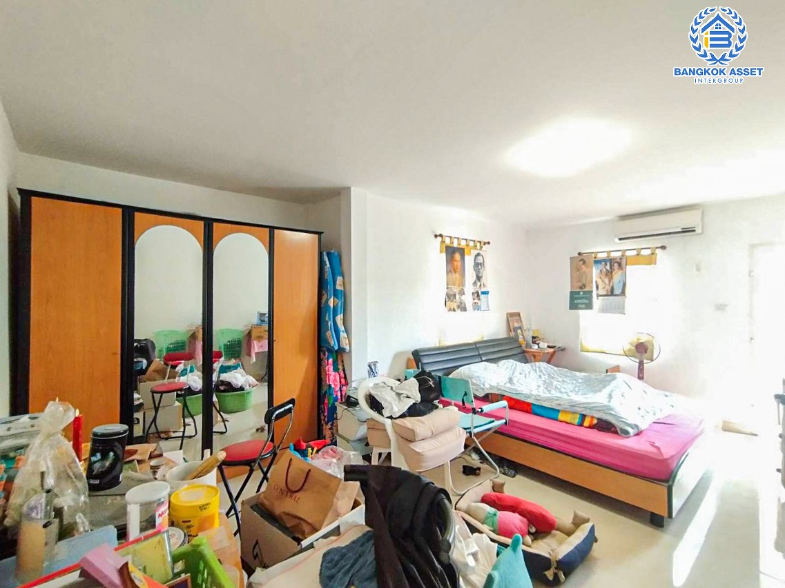 *****บ้านเดี่ยวมือสองกรุงเทพมหานคร โครงการ สุขใจ สุขุมวิท เนื้อที่กว้างขวางถึง 71 ตร.ว. ฟังก์ชัน 3 ห้องนอน 3 ห้องน้ำ 2 ที่จอดรถ แถมฟรี! 3 เครื่องปรับอากาศ 2 เครื่องทำน้ำอุ่น บนทำเลเดินทางสะดวก เชื่อมต่อถนนสุขุมวิท ใกล้รถไฟฟ้าสายสีเขียว "สถานีปุณณวิถี" และทางด่วน "รามอินทรา-อาจณรงค์"