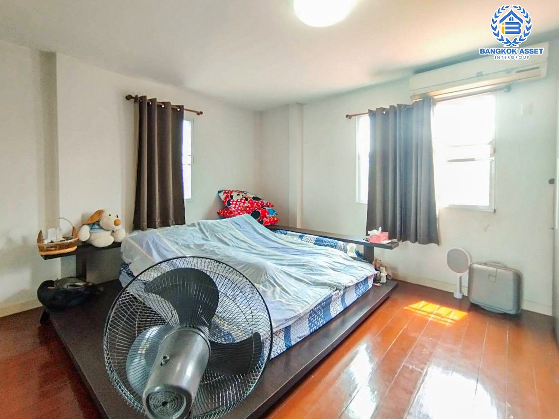 *****บ้านเดี่ยวมือสองกรุงเทพมหานคร โครงการ สุขใจ สุขุมวิท เนื้อที่กว้างขวางถึง 71 ตร.ว. ฟังก์ชัน 3 ห้องนอน 3 ห้องน้ำ 2 ที่จอดรถ แถมฟรี! 3 เครื่องปรับอากาศ 2 เครื่องทำน้ำอุ่น บนทำเลเดินทางสะดวก เชื่อมต่อถนนสุขุมวิท ใกล้รถไฟฟ้าสายสีเขียว "สถานีปุณณวิถี" และทางด่วน "รามอินทรา-อาจณรงค์"