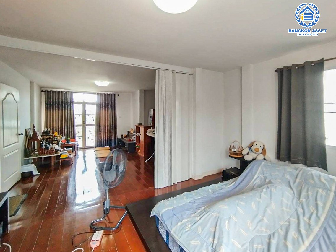 *****บ้านเดี่ยวมือสองกรุงเทพมหานคร โครงการ สุขใจ สุขุมวิท เนื้อที่กว้างขวางถึง 71 ตร.ว. ฟังก์ชัน 3 ห้องนอน 3 ห้องน้ำ 2 ที่จอดรถ แถมฟรี! 3 เครื่องปรับอากาศ 2 เครื่องทำน้ำอุ่น บนทำเลเดินทางสะดวก เชื่อมต่อถนนสุขุมวิท ใกล้รถไฟฟ้าสายสีเขียว "สถานีปุณณวิถี" และทางด่วน "รามอินทรา-อาจณรงค์"