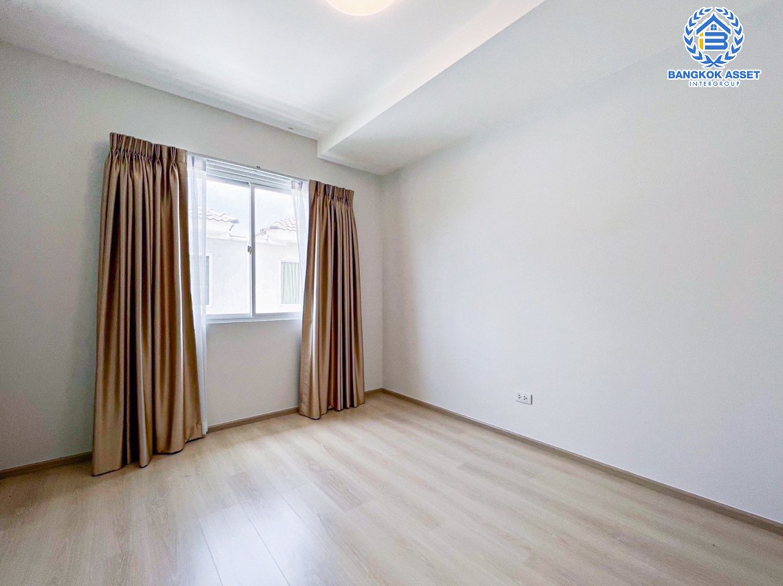 *****บ้านแฝดมือสองสมุทรปราการ โครงการ วิลลาจจิโอ ประชาอุทิศ90 หลังมุม! เนื้อที่กว้าง 36.6 ตร.ว. ฟังก์ชัน 3 ห้องนอน 2 ห้องน้ำ 2 ที่จอดรถ บ้านสภาพใหม่มาก ไม่เคยเข้าอยู่ บนทำเลแห่งการเดินทาง เชื่อมต่อถนนประชาอุทิศ ใกล้รถไฟฟ้าสายสีม่วง "สถานีครุใน" และทางด่วน "เฉลิมมหานคร"