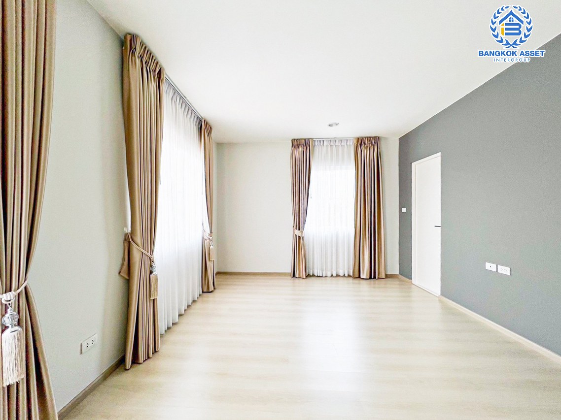 *****บ้านแฝดมือสองสมุทรปราการ โครงการ วิลลาจจิโอ ประชาอุทิศ90 หลังมุม! เนื้อที่กว้าง 36.6 ตร.ว. ฟังก์ชัน 3 ห้องนอน 2 ห้องน้ำ 2 ที่จอดรถ บ้านสภาพใหม่มาก ไม่เคยเข้าอยู่ บนทำเลแห่งการเดินทาง เชื่อมต่อถนนประชาอุทิศ ใกล้รถไฟฟ้าสายสีม่วง "สถานีครุใน" และทางด่วน "เฉลิมมหานคร"