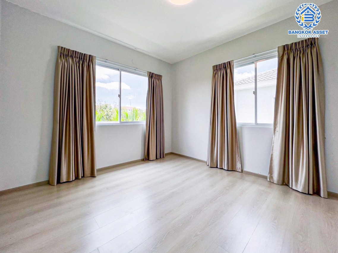 *****บ้านแฝดมือสองสมุทรปราการ โครงการ วิลลาจจิโอ ประชาอุทิศ90 หลังมุม! เนื้อที่กว้าง 36.6 ตร.ว. ฟังก์ชัน 3 ห้องนอน 2 ห้องน้ำ 2 ที่จอดรถ บ้านสภาพใหม่มาก ไม่เคยเข้าอยู่ บนทำเลแห่งการเดินทาง เชื่อมต่อถนนประชาอุทิศ ใกล้รถไฟฟ้าสายสีม่วง "สถานีครุใน" และทางด่วน "เฉลิมมหานคร"