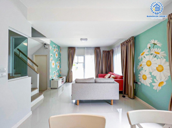 *****บ้านแฝดมือสองสมุทรปราการ โครงการ วิลลาจจิโอ ประชาอุทิศ90 หลังมุม! เนื้อที่กว้าง 36.6 ตร.ว. ฟังก์ชัน 3 ห้องนอน 2 ห้องน้ำ 2 ที่จอดรถ บ้านสภาพใหม่มาก ไม่เคยเข้าอยู่ บนทำเลแห่งการเดินทาง เชื่อมต่อถนนประชาอุทิศ ใกล้รถไฟฟ้าสายสีม่วง "สถานีครุใน" และทางด่วน "เฉลิมมหานคร"