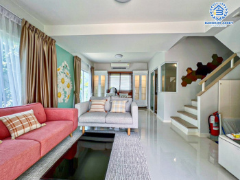 *****บ้านแฝดมือสองสมุทรปราการ โครงการ วิลลาจจิโอ ประชาอุทิศ90 หลังมุม! เนื้อที่กว้าง 36.6 ตร.ว. ฟังก์ชัน 3 ห้องนอน 2 ห้องน้ำ 2 ที่จอดรถ บ้านสภาพใหม่มาก ไม่เคยเข้าอยู่ บนทำเลแห่งการเดินทาง เชื่อมต่อถนนประชาอุทิศ ใกล้รถไฟฟ้าสายสีม่วง "สถานีครุใน" และทางด่วน "เฉลิมมหานคร"