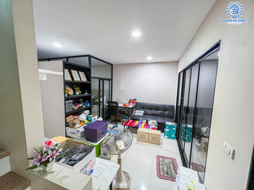 *****ทาวน์โฮมมือสอง โครงการ บ้านกลางเมือง รัตนาธิเบศร์ เนื้อที่กว้าง 18.10 ตร.ว. บ้านสไตล์ Home Office หน้าบ้านไม่ชนกับใคร พร้อมฟังก์ชัน 3 ห้องนอน 3 ห้องน้ำ ที่จอดรถ 2 คัน บนทำเลแห่งการเดินทาง ใกล้รถไฟฟ้าสายสีม่วง "สถานีบางกระสอ" และทางด่วน "ศรีรัช"