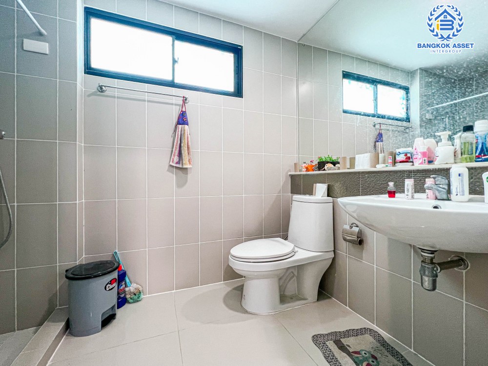 *****ทาวน์โฮมมือสอง โครงการ บ้านกลางเมือง รัตนาธิเบศร์ เนื้อที่กว้าง 18.10 ตร.ว. บ้านสไตล์ Home Office หน้าบ้านไม่ชนกับใคร พร้อมฟังก์ชัน 3 ห้องนอน 3 ห้องน้ำ ที่จอดรถ 2 คัน บนทำเลแห่งการเดินทาง ใกล้รถไฟฟ้าสายสีม่วง "สถานีบางกระสอ" และทางด่วน "ศรีรัช"