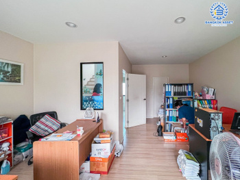 *****ทาวน์โฮมมือสอง โครงการ บ้านกลางเมือง รัตนาธิเบศร์ เนื้อที่กว้าง 18.10 ตร.ว. บ้านสไตล์ Home Office หน้าบ้านไม่ชนกับใคร พร้อมฟังก์ชัน 3 ห้องนอน 3 ห้องน้ำ ที่จอดรถ 2 คัน บนทำเลแห่งการเดินทาง ใกล้รถไฟฟ้าสายสีม่วง "สถานีบางกระสอ" และทางด่วน "ศรีรัช"