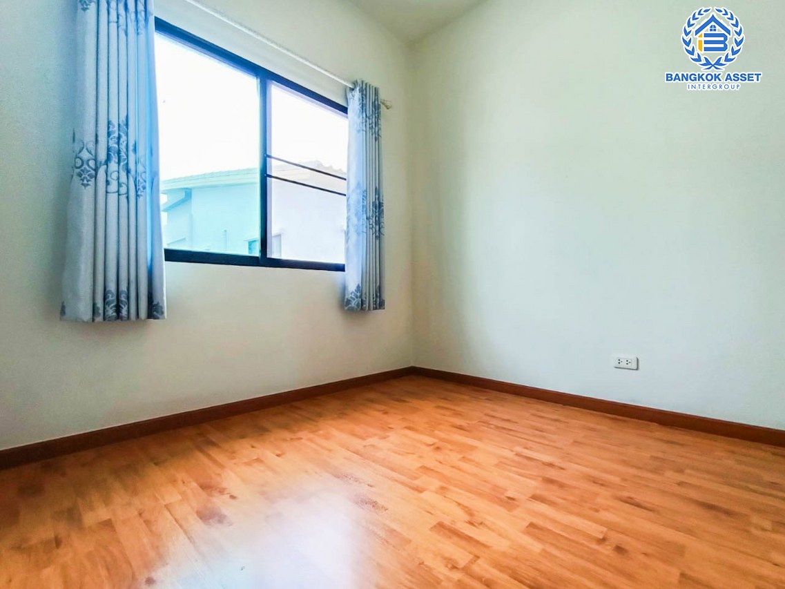 ทาวน์เฮ้าส์มือสองนนทบุรี โครงการ เดอะทรัสต์ ราชพฤกษ์-รัตนาธิเบศร์ เนื้อที่ 18.3 ตร.ว. ฟังก์ชัน 3 ห้องนอน 2 ห้องน้ำ 2 ที่จอดรถ แถมฟรี! 2 เครื่องปรับอากาศ  บนทำเลติดถนนราชพฤกษ์ ใกล้รถไฟฟ้าสายสีม่วง "สถานีบางรักน้อยท่าอิฐ" และจุดขึ้นทางด่วน "ศรีรัช"