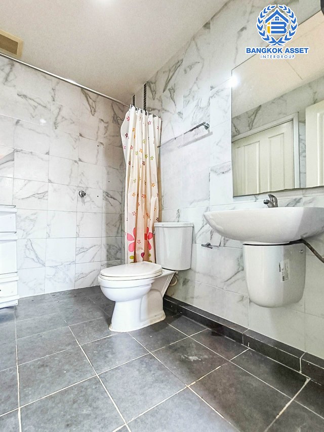 ทาวน์เฮ้าส์มือสองนนทบุรี โครงการ เดอะทรัสต์ ราชพฤกษ์-รัตนาธิเบศร์ เนื้อที่ 18.3 ตร.ว. ฟังก์ชัน 3 ห้องนอน 2 ห้องน้ำ 2 ที่จอดรถ แถมฟรี! 2 เครื่องปรับอากาศ  บนทำเลติดถนนราชพฤกษ์ ใกล้รถไฟฟ้าสายสีม่วง "สถานีบางรักน้อยท่าอิฐ" และจุดขึ้นทางด่วน "ศรีรัช"