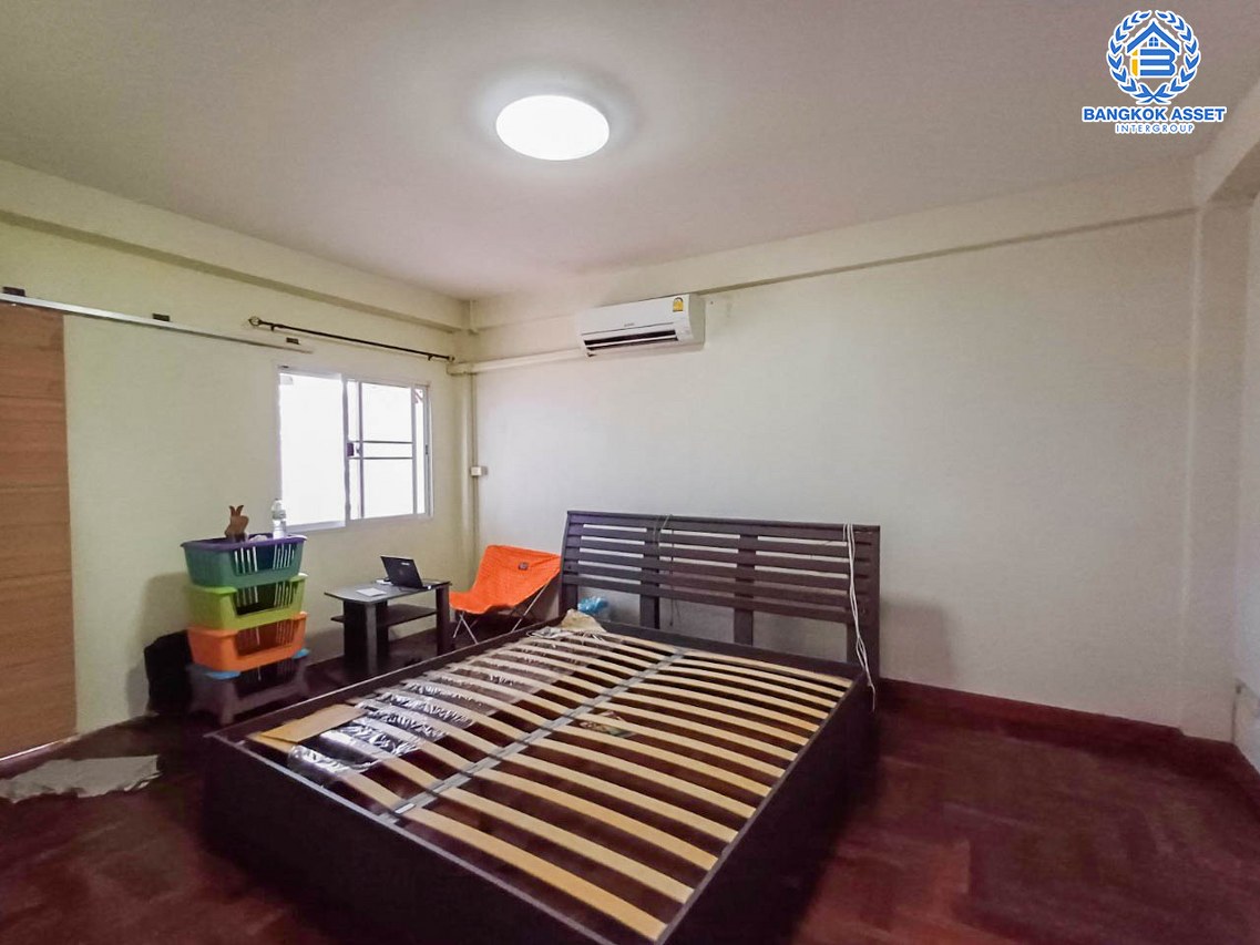 *****ทาวน์โฮม 3 ชั้นมือสองกรุงเทพมหานคร หมู่บ้าน สิชล กาญจนาภิเษก เนื้อที่กว้างมากถึง 27.7 ตร.ว. ฟังก์ชัน 4 ห้องนอน 3 ห้องน้ำ 1 ที่จอดรถ แถมฟรี! 2 เครื่องปรับอากาศ บนทำเลเดินทางสะดวก เชื่อมต่อถนนกัลปพฤกษ์, ถนนกาญจนาภิเษก, ถนนเพชรเกษม จองด่วน!