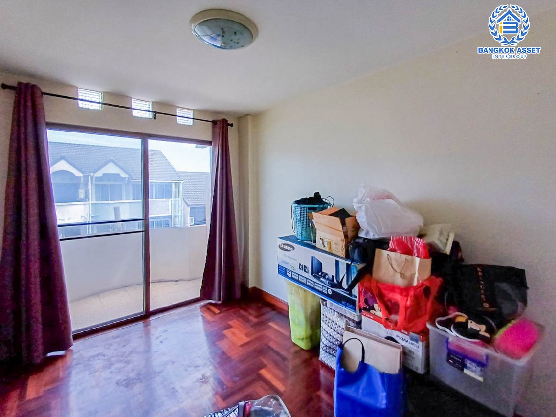 *****ทาวน์โฮม 3 ชั้นมือสองกรุงเทพมหานคร หมู่บ้าน สิชล กาญจนาภิเษก เนื้อที่กว้างมากถึง 27.7 ตร.ว. ฟังก์ชัน 4 ห้องนอน 3 ห้องน้ำ 1 ที่จอดรถ แถมฟรี! 2 เครื่องปรับอากาศ บนทำเลเดินทางสะดวก เชื่อมต่อถนนกัลปพฤกษ์, ถนนกาญจนาภิเษก, ถนนเพชรเกษม จองด่วน!