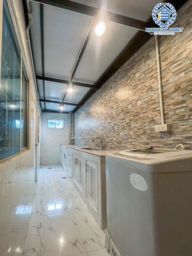 *****ทาวน์เฮ้าส์มือสองนนทบุรี โครงการ พฤกษาวิลล์72 นครอินทร์-พระเงิน หลังมุม! เนื้อที่กว้างขวางถึง 38.4 ตร.ว. ฟังก์ชัน 3 ห้องนอน 2 ห้องน้ำ 2 ที่จอดรถ บ้านพร้อมอยู่ แถมฟรี! 2 เครื่องปรับอากาศ 1 เครื่องทำน้ำอุ่น บนทำเลแห่งการเดินทาง เชื่อมต่อถนนกาญจนาภิเษก, ถนนนครอินทร์ ใกล้จุดขึ้นทางด่วน "ศรีรัช"