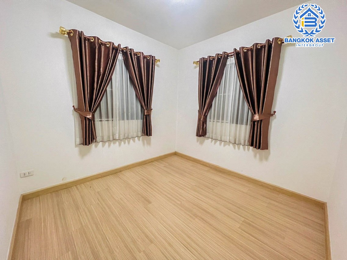 *****ทาวน์เฮ้าส์มือสองนนทบุรี โครงการ พฤกษาวิลล์72 นครอินทร์-พระเงิน หลังมุม! เนื้อที่กว้างขวางถึง 38.4 ตร.ว. ฟังก์ชัน 3 ห้องนอน 2 ห้องน้ำ 2 ที่จอดรถ บ้านพร้อมอยู่ แถมฟรี! 2 เครื่องปรับอากาศ 1 เครื่องทำน้ำอุ่น บนทำเลแห่งการเดินทาง เชื่อมต่อถนนกาญจนาภิเษก, ถนนนครอินทร์ ใกล้จุดขึ้นทางด่วน "ศรีรัช"