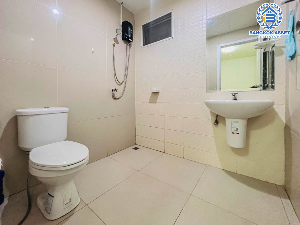 *****ทาวน์เฮ้าส์มือสองนนทบุรี โครงการ พฤกษาวิลล์72 นครอินทร์-พระเงิน หลังมุม! เนื้อที่กว้างขวางถึง 38.4 ตร.ว. ฟังก์ชัน 3 ห้องนอน 2 ห้องน้ำ 2 ที่จอดรถ บ้านพร้อมอยู่ แถมฟรี! 2 เครื่องปรับอากาศ 1 เครื่องทำน้ำอุ่น บนทำเลแห่งการเดินทาง เชื่อมต่อถนนกาญจนาภิเษก, ถนนนครอินทร์ ใกล้จุดขึ้นทางด่วน "ศรีรัช"