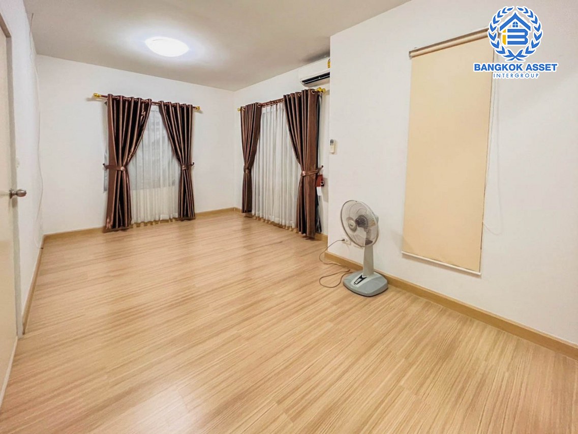 *****ทาวน์เฮ้าส์มือสองนนทบุรี โครงการ พฤกษาวิลล์72 นครอินทร์-พระเงิน หลังมุม! เนื้อที่กว้างขวางถึง 38.4 ตร.ว. ฟังก์ชัน 3 ห้องนอน 2 ห้องน้ำ 2 ที่จอดรถ บ้านพร้อมอยู่ แถมฟรี! 2 เครื่องปรับอากาศ 1 เครื่องทำน้ำอุ่น บนทำเลแห่งการเดินทาง เชื่อมต่อถนนกาญจนาภิเษก, ถนนนครอินทร์ ใกล้จุดขึ้นทางด่วน "ศรีรัช"