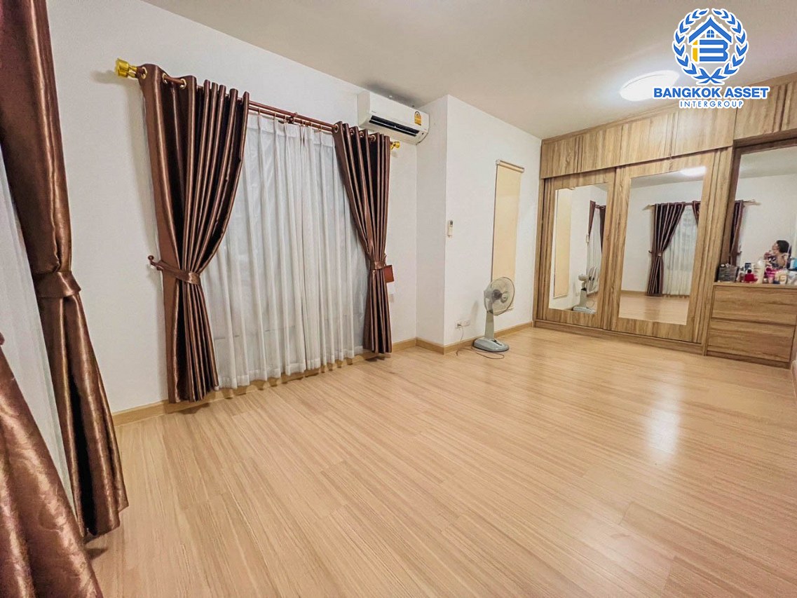 *****ทาวน์เฮ้าส์มือสองนนทบุรี โครงการ พฤกษาวิลล์72 นครอินทร์-พระเงิน หลังมุม! เนื้อที่กว้างขวางถึง 38.4 ตร.ว. ฟังก์ชัน 3 ห้องนอน 2 ห้องน้ำ 2 ที่จอดรถ บ้านพร้อมอยู่ แถมฟรี! 2 เครื่องปรับอากาศ 1 เครื่องทำน้ำอุ่น บนทำเลแห่งการเดินทาง เชื่อมต่อถนนกาญจนาภิเษก, ถนนนครอินทร์ ใกล้จุดขึ้นทางด่วน "ศรีรัช"