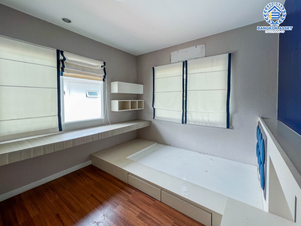 *****บ้านเดี่ยวมือสอง โครงการ พฤกษ์ลดา มหาชัย คุณภาพจาก Land & Houses เนื้อที่กว้าง 50 ตร.ว. ฟังก์ชัน 4 ห้องนอน 2 ห้องน้ำ 1 ที่จอดรถ บ้านใหม่ พร้อมเข้าอยู่ บนทำเลเดินทางเข้า-ออกในเมืองสะดวก เชื่อมต่อถนนเอกชัย ถนนเดิมบาง ถนนวัดเจษฎาวิถี ใกล้ Porto Chino มหาชัย