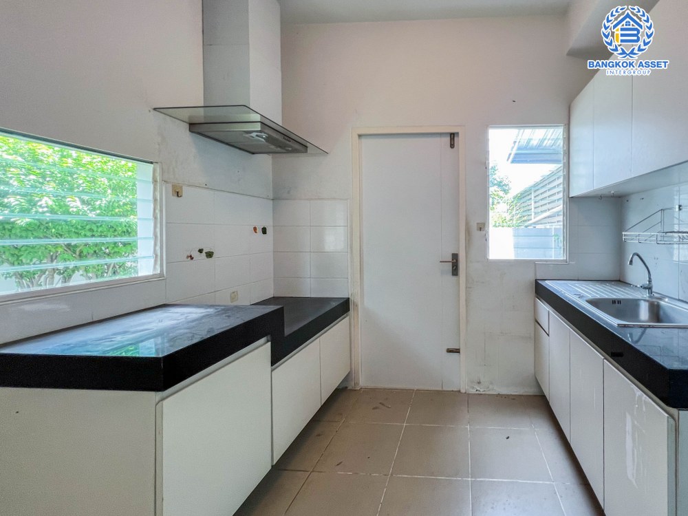 *****บ้านเดี่ยวมือสอง โครงการ พฤกษ์ลดา มหาชัย คุณภาพจาก Land & Houses เนื้อที่กว้าง 50 ตร.ว. ฟังก์ชัน 4 ห้องนอน 2 ห้องน้ำ 1 ที่จอดรถ บ้านใหม่ พร้อมเข้าอยู่ บนทำเลเดินทางเข้า-ออกในเมืองสะดวก เชื่อมต่อถนนเอกชัย ถนนเดิมบาง ถนนวัดเจษฎาวิถี ใกล้ Porto Chino มหาชัย