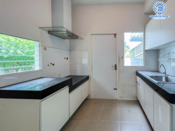 *****บ้านเดี่ยวมือสอง โครงการ พฤกษ์ลดา มหาชัย คุณภาพจาก Land & Houses เนื้อที่กว้าง 50 ตร.ว. ฟังก์ชัน 4 ห้องนอน 2 ห้องน้ำ 1 ที่จอดรถ บ้านใหม่ พร้อมเข้าอยู่ บนทำเลเดินทางเข้า-ออกในเมืองสะดวก เชื่อมต่อถนนเอกชัย ถนนเดิมบาง ถนนวัดเจษฎาวิถี ใกล้ Porto Chino มหาชัย