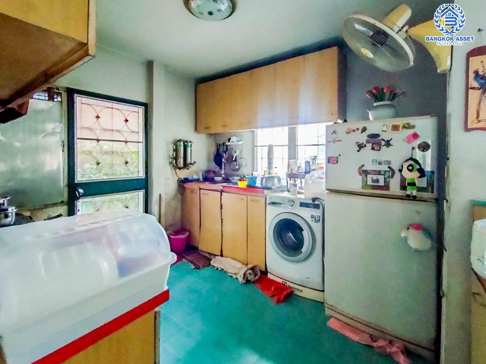 *****บ้านเดี่ยวมือสอง โครงการ ดิเอมเมอรัลด์การ์เด้นท์ แอนด์ สปอร์ตคลับ ราชพฤกษ์ หลังมุม เนื้อที่กว่า 61.70 ตร.ว. ฟังก์ชัน 3 ห้องนอน 2 ห้องน้ำ 1 ที่จอดรถ บรรยากาศเป็นส่วนตัว บนทำเลเชื่อมต่อถนนราชพฤกษ์ ถนนพระราม5 ถนนนครอินทร์ ถนนรัตนาธิเบศร์ ใกล้รถไฟฟ้าสายสีม่วง "สถานีบางรักใหญ่" ใกล้จุดขึ้นทางด่วน "แจ้งวัฒนะ"