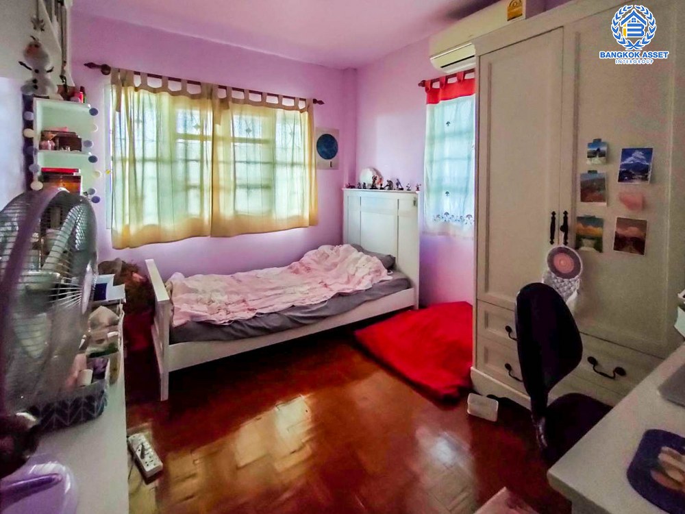 *****บ้านเดี่ยวมือสอง โครงการ ดิเอมเมอรัลด์การ์เด้นท์ แอนด์ สปอร์ตคลับ ราชพฤกษ์ หลังมุม เนื้อที่กว่า 61.70 ตร.ว. ฟังก์ชัน 3 ห้องนอน 2 ห้องน้ำ 1 ที่จอดรถ บรรยากาศเป็นส่วนตัว บนทำเลเชื่อมต่อถนนราชพฤกษ์ ถนนพระราม5 ถนนนครอินทร์ ถนนรัตนาธิเบศร์ ใกล้รถไฟฟ้าสายสีม่วง "สถานีบางรักใหญ่" ใกล้จุดขึ้นทางด่วน "แจ้งวัฒนะ"