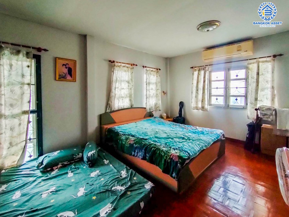 *****บ้านเดี่ยวมือสอง โครงการ ดิเอมเมอรัลด์การ์เด้นท์ แอนด์ สปอร์ตคลับ ราชพฤกษ์ หลังมุม เนื้อที่กว่า 61.70 ตร.ว. ฟังก์ชัน 3 ห้องนอน 2 ห้องน้ำ 1 ที่จอดรถ บรรยากาศเป็นส่วนตัว บนทำเลเชื่อมต่อถนนราชพฤกษ์ ถนนพระราม5 ถนนนครอินทร์ ถนนรัตนาธิเบศร์ ใกล้รถไฟฟ้าสายสีม่วง "สถานีบางรักใหญ่" ใกล้จุดขึ้นทางด่วน "แจ้งวัฒนะ"