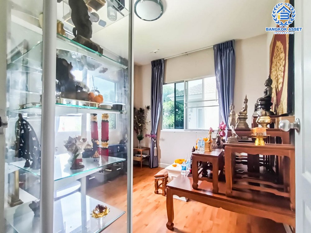 บ้านเดี่ยวมือสอง โครงการ ไลฟ์ บางกอก บูเลอวาร์ด ราชพฤกษ์-รัตนาธิเบศร์ เนื้อที่ 50.30 ตร.ว. ฟังก์ชัน 3 ห้องนอน 3 ห้องน้ำ จอดรถได้ 2 คัน แถมฟรี! เครื่องปรับอากาศ บนทำเลติดถนนราชพฤกษ์ เชื่อมต่อทุกเส้นทาง ใกล้รถไฟฟ้าสายสีม่วง "สถานีท่าอิฐ" และจุดขึ้นทางด่วน "ศรีรัช"